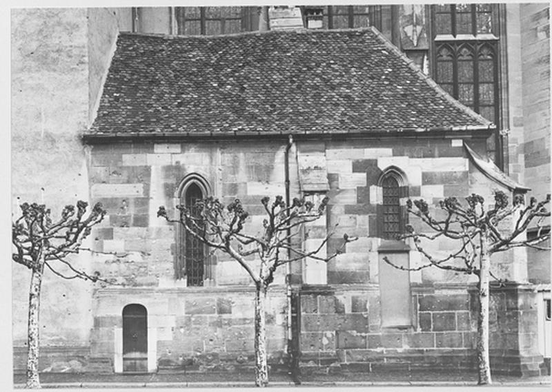 Façade sud, les deux sacristies.