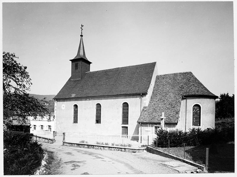 Vue de la façade sud de la nef et du choeur.