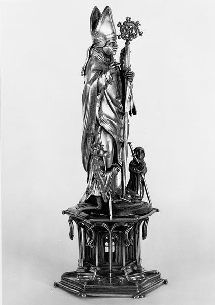 Statuette de Saint Thiébaut et deux pèlerins, vue de profil droit.