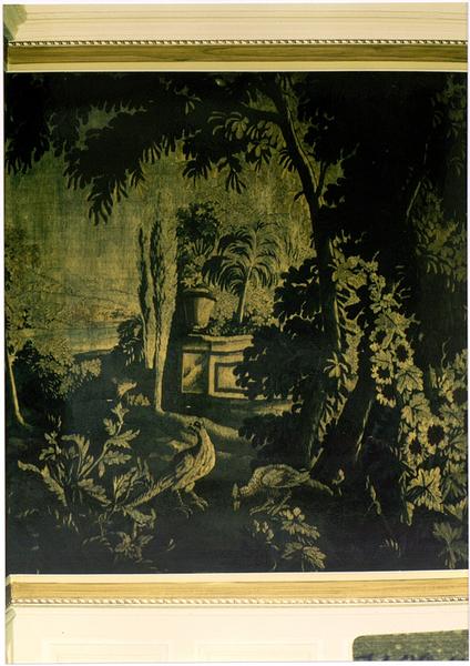 Vue d'ensemble de l'endroit de la tapisserie murale.