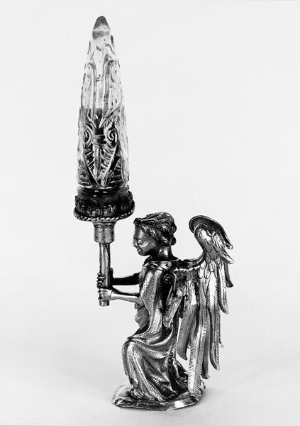 Statuette de l'ange portant la relique du pouce de Saint Thiébaut.