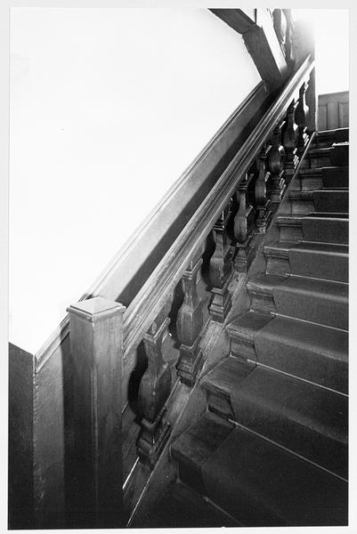 Escalier vu du rez de chaussée.