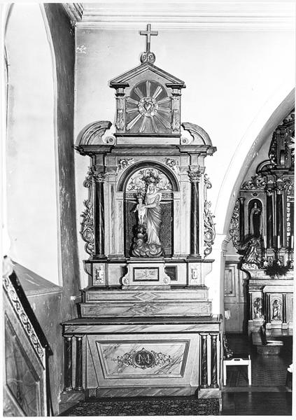 Autel secondaire avec gradin d'autel, retable, statue