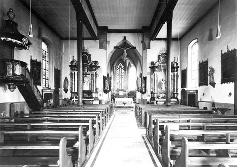 Vue d'ensemble de la nef et du choeur prise de l'ouest.