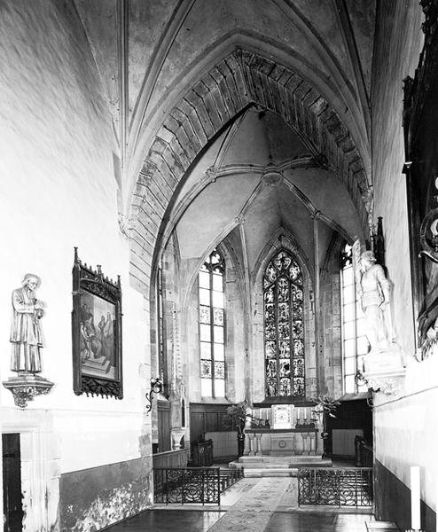 Vue d'ensemble du choeur prise du rez-de-chaussée de la tour.