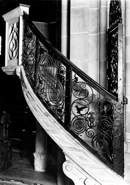 Vue de la rampe de l'escalier.