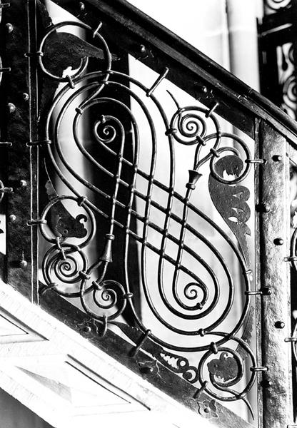 Grille de la rampe de l'escalier, détail du deuxième panneau.