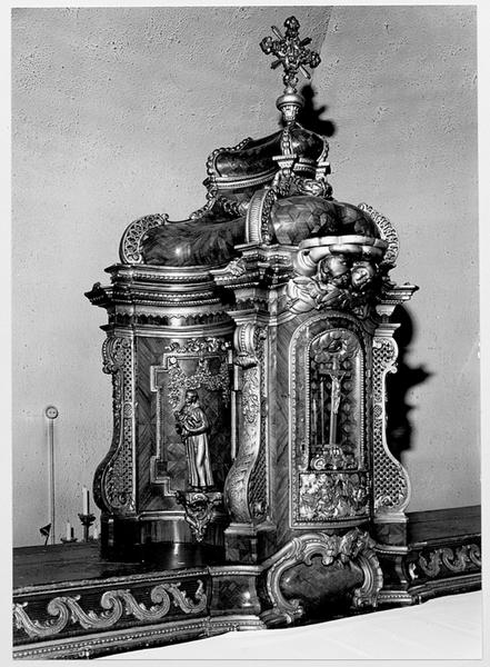 Le tabernacle vu de trois quarts.