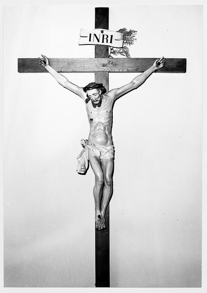 Croix : Christ en croix