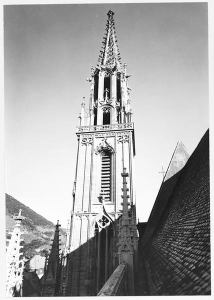 Tour nord, face ouest, vue du chéneau nord du choeur.