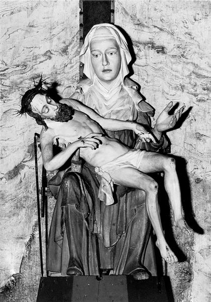 Groupe sculpté d'applique : Vierge de Pitié