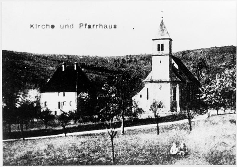 Vue de l'église et du presbytère avant 1914.