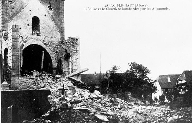 Vue ancienne du choeur (démoli) et de la tour après les bombardements de 14-18.