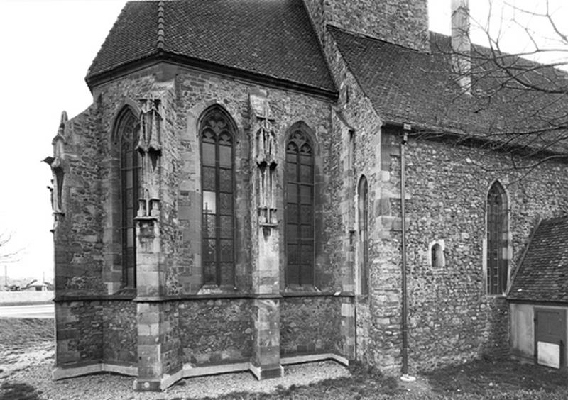 Vue de la façade nord du choeur et de l'extrémité est de la façade nord de la nef.