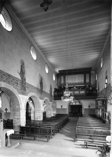 Vue d'ensemble de la nef depuis le choeur. Etat en 1974, avant restauration.