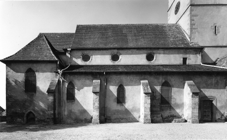 Façade nord de la nef. Etat en 1974, avant restauration.