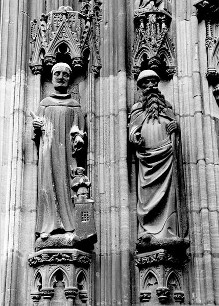 Façade ouest : statues de Saint Léonard (02) et de Saint Amarin (03).