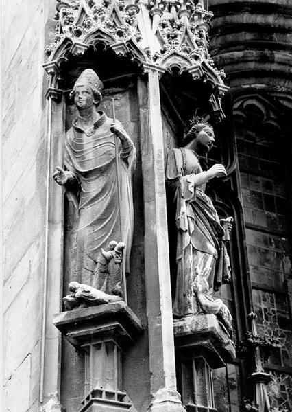 Tour Nord, contrefort N VIII : statues de Sainte Marguerite (02) et Saint Thiébaut (01).