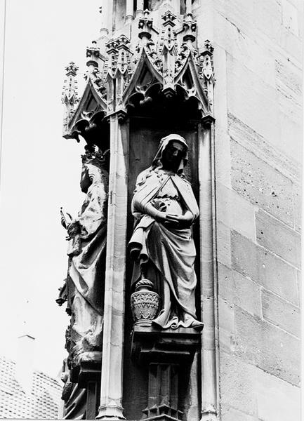 Statue : sainte Marie-Madeleine