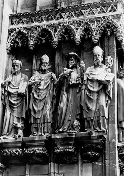 Façade ouest, contrefort 0II : statues de Saint Luc (1), Saint Eloi (2), Saint Jérôme (3) et Saint Augustin (4).