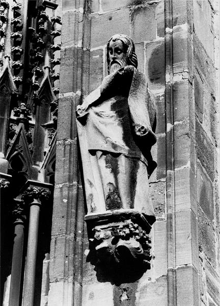 Façade ouest, contrefort 0II : statue d'apôtre(5).