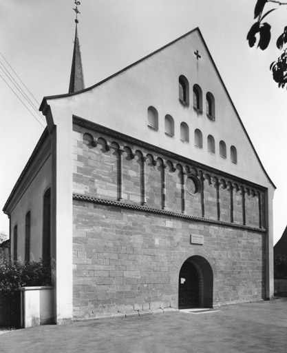 Façade antérieure : vue d'ensemble.