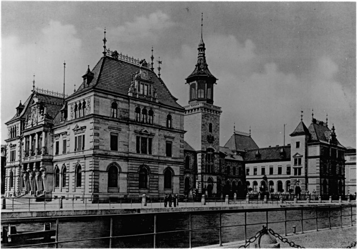 Vue ancienne de la poste.