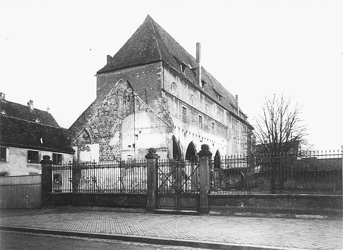 Vue ancienne de l'église après la démolition du bâtiment annexe.