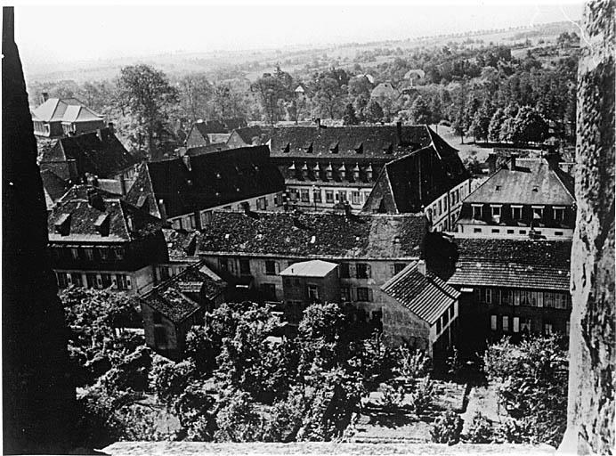 Vue générale de l'hôpital Stanislas depuis la tour occidentale de l'église.