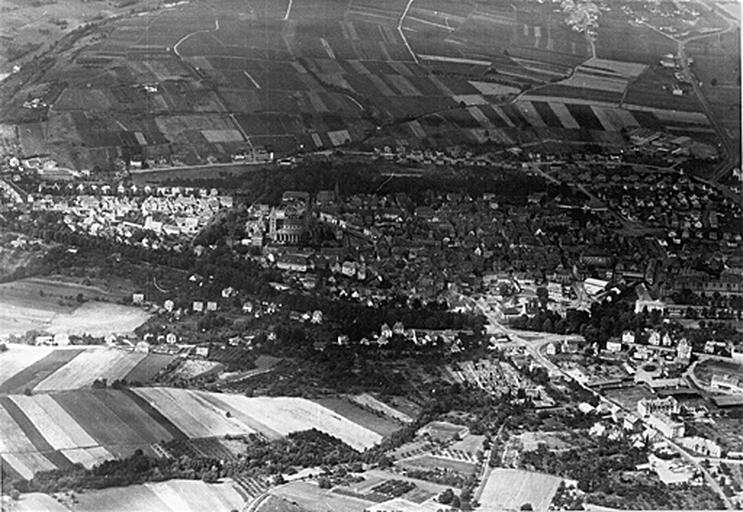 Vue aérienne ancienne de la ville.