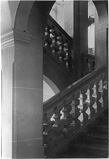 Vue partielle de l'escalier intérieur.