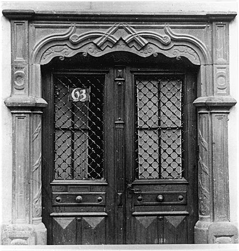 Vue ancienne de la porte de la maison.