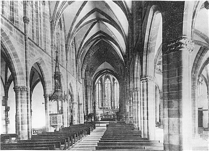 Vue de l'intérieur de l'église.