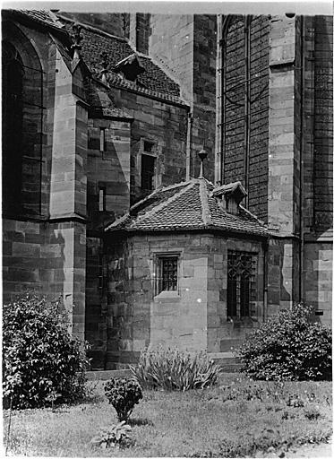 Vue du sud-est avec chapelle Saint-Willibrord.