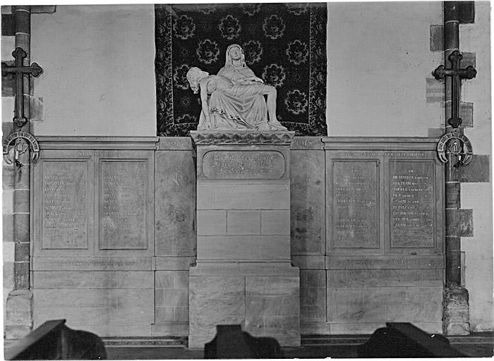 Vue du monument aux morts de la première guerre mondiale.