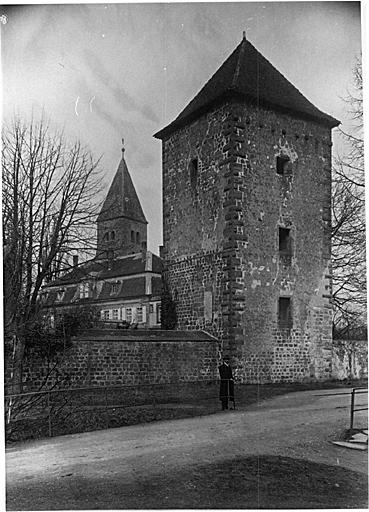 Vue de la tour en 1918 depuis le sud-ouest.