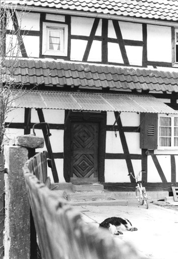 Ferme, Principale (rue) 19. Porte d'entrée du logis.