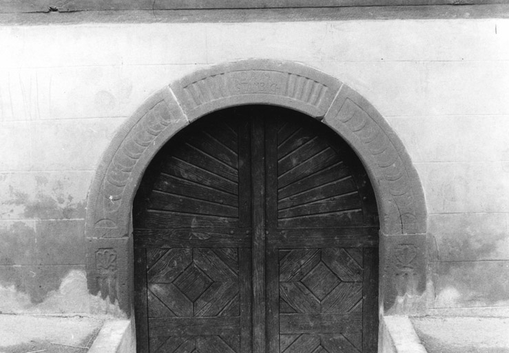 Ferme, Berger (rue du) 20. Porte d'entrée de la cave.