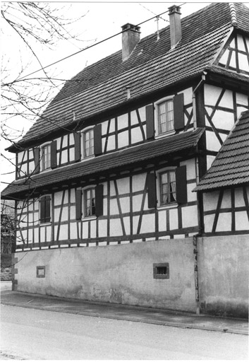 Ferme, Berger (rue du) 20. Vue d'ensemble de trois quarts arrière.