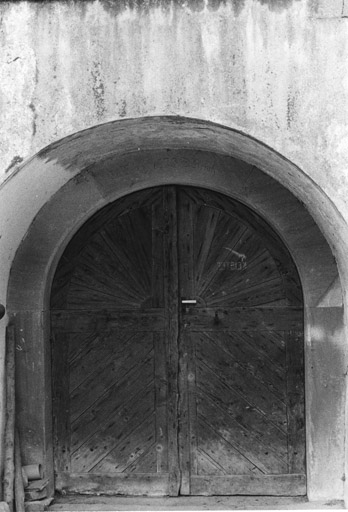 Ferme, Vignes (rue des) 1. Porte de cave.