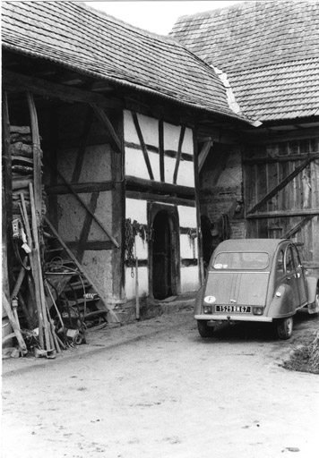 Ferme, Vignes (rue des) 10. Les dépendances.