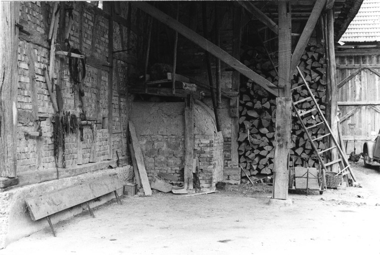 Ferme, Vignes (rue des) 10. Hangar et four à pain.