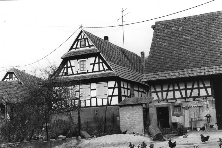 Ferme, Berger (rue du) 17. Vue d'ensemble de trois quarts droit.