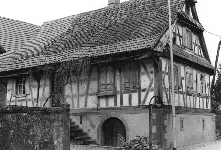 Ferme, Principale (rue) 9. Le logis de trois quarts gauche.