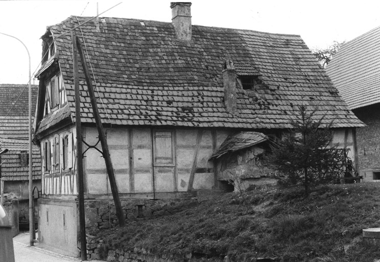 Ferme, Principale (rue) 9. Vue d'ensemble de trois quarts droit.