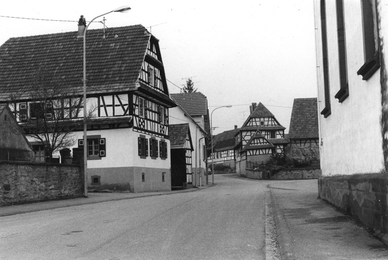 Le centre du village, près de l'église protestante.