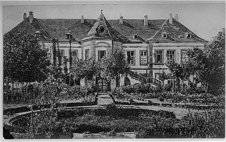 Vue de la façade sur jardin du château au début du 18e siècle.