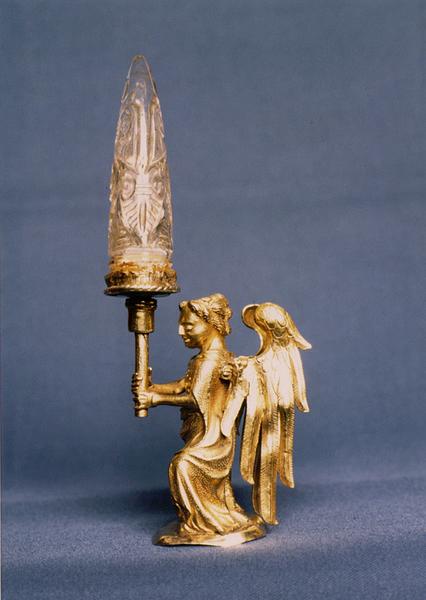 Statuette de l'ange portant la relique du pouce de Saint Thiébaut, vue de profil.