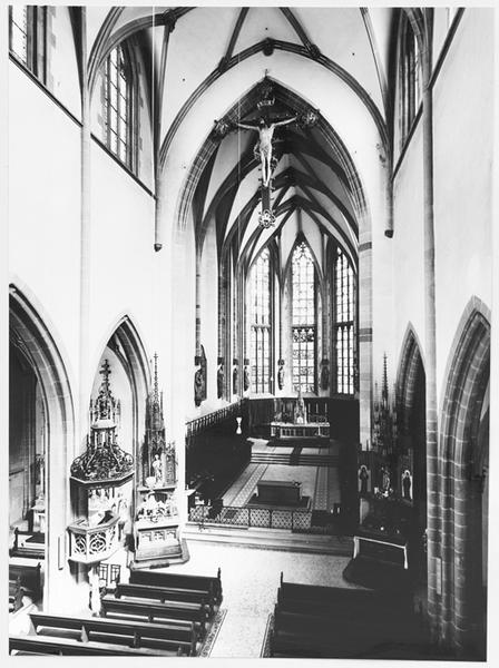 Vue du choeur prise de la tribune d'orgue.