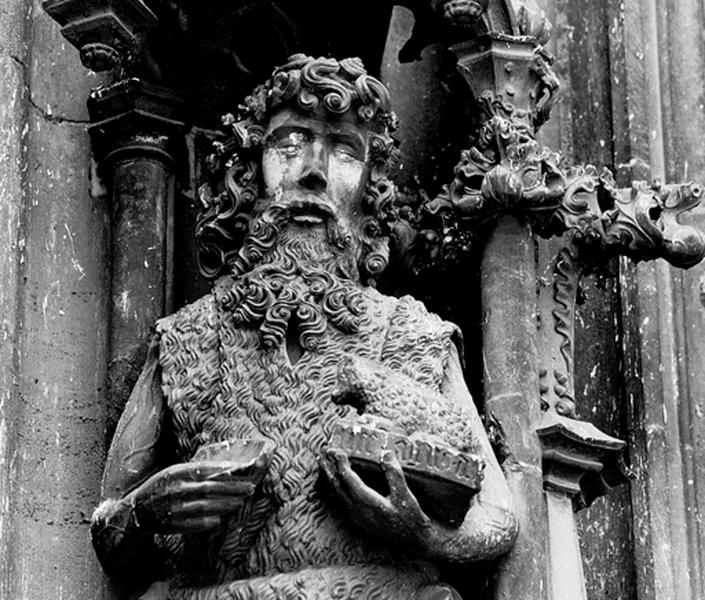 Façade Nord, portail latéral nord : statue de Saint Jean-Baptiste (N1), partie supérieure.